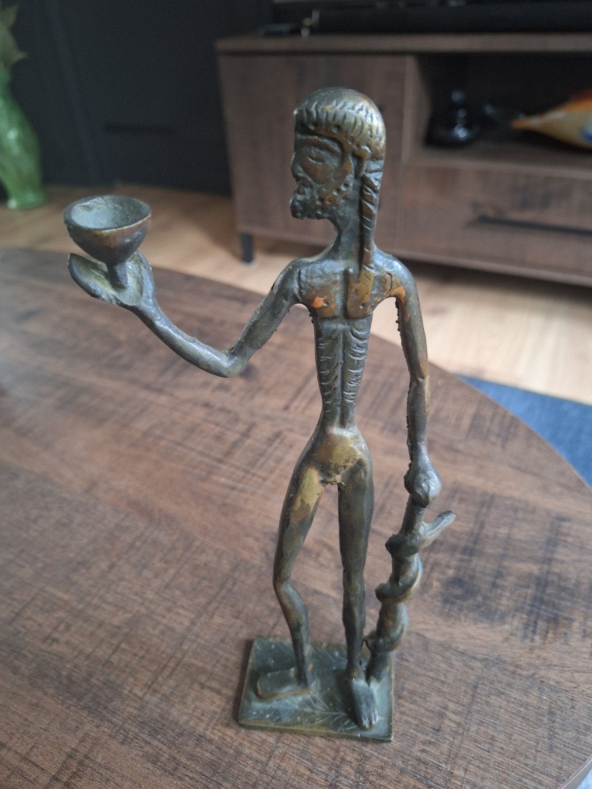 Vintage bronzen beeldje met kelk en slang, Minder dan 20 cm, Ophalen of Verzenden, Beeld, Bruin