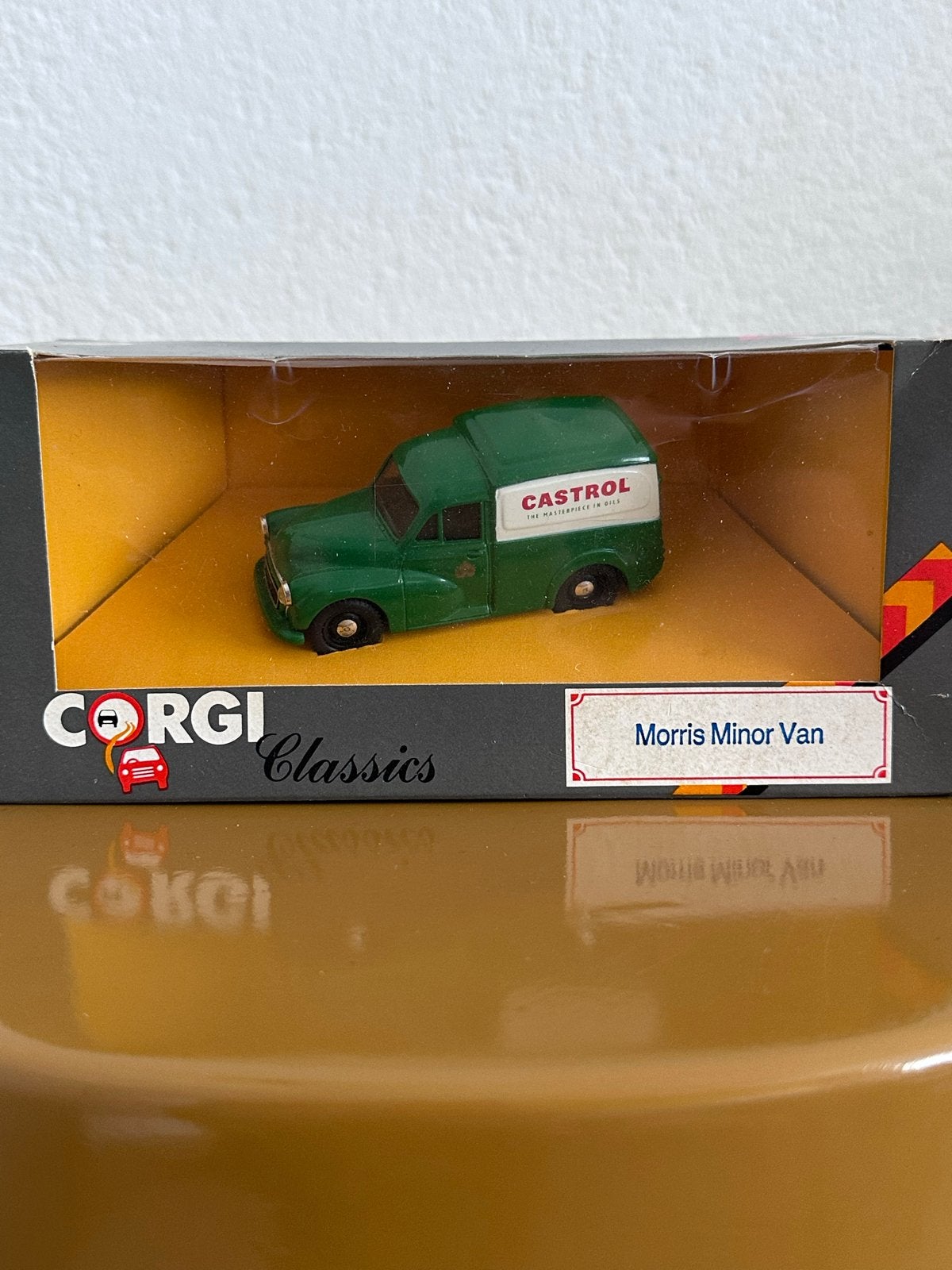 Corgi Classics Morris Minor Van Castrol - Zo goed als nieuw, Ophalen of Verzenden, Zo goed als nieuw, Auto, Corgi