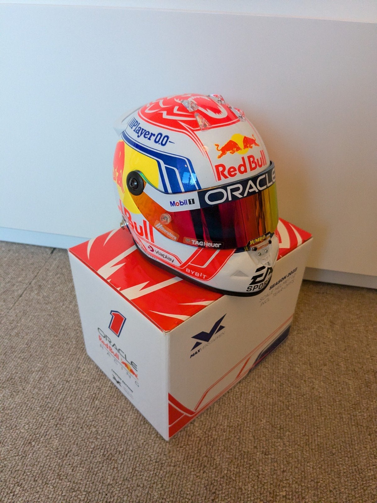 Max Verstappen F1 Red Bull Helmet 2023 scale 1:2, Ophalen, Zo goed als nieuw, Formule 1