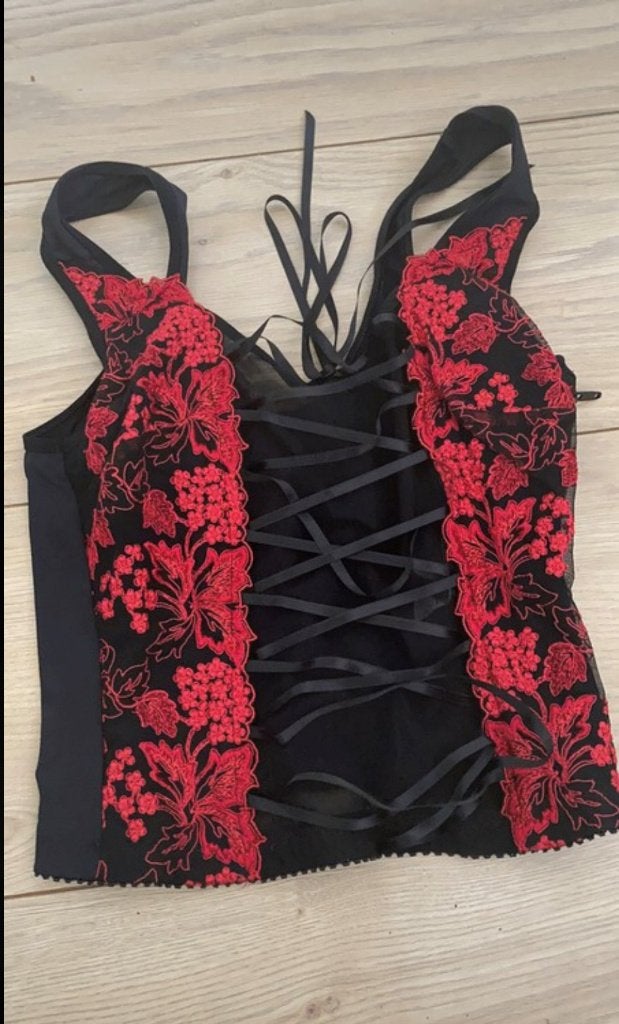 Nieuw - Millesia sexy zwart met rode corset top - XS, Millesia, Ophalen of Verzenden, Rood, Body of Korset