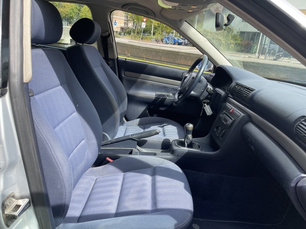 Audi A4 Limousine 1.8 5V Advance NIEUWE APK, Auto's, 125 pk, Elektrische ramen, Origineel Nederlands, Bedrijf