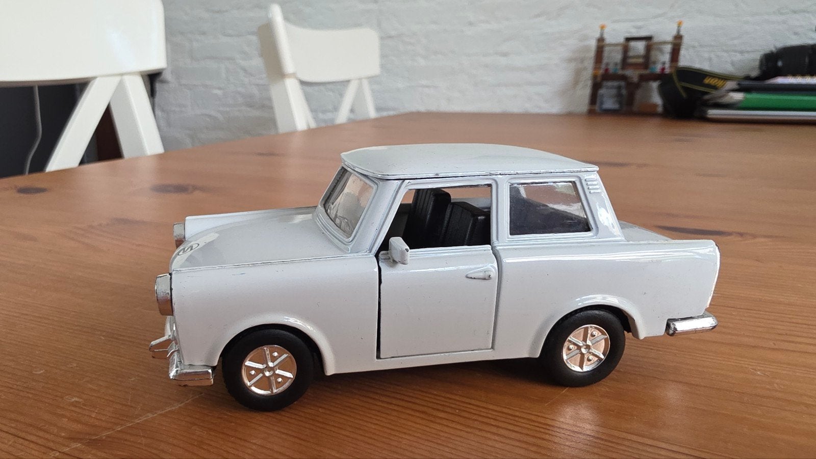 Vintage modelauto Trabant 601 - Wit, Ophalen of Verzenden, Zo goed als nieuw