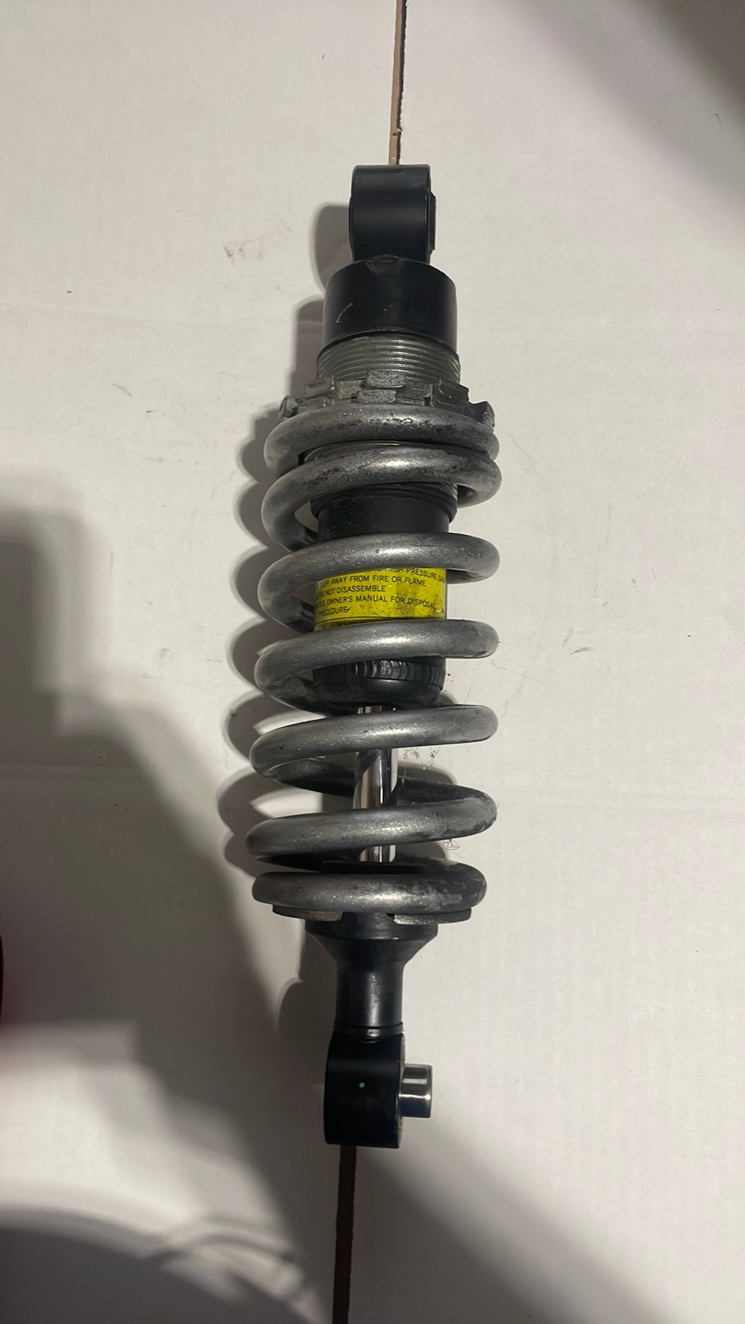 Schokbreker achter vering triumph street triple origineel, Ophalen