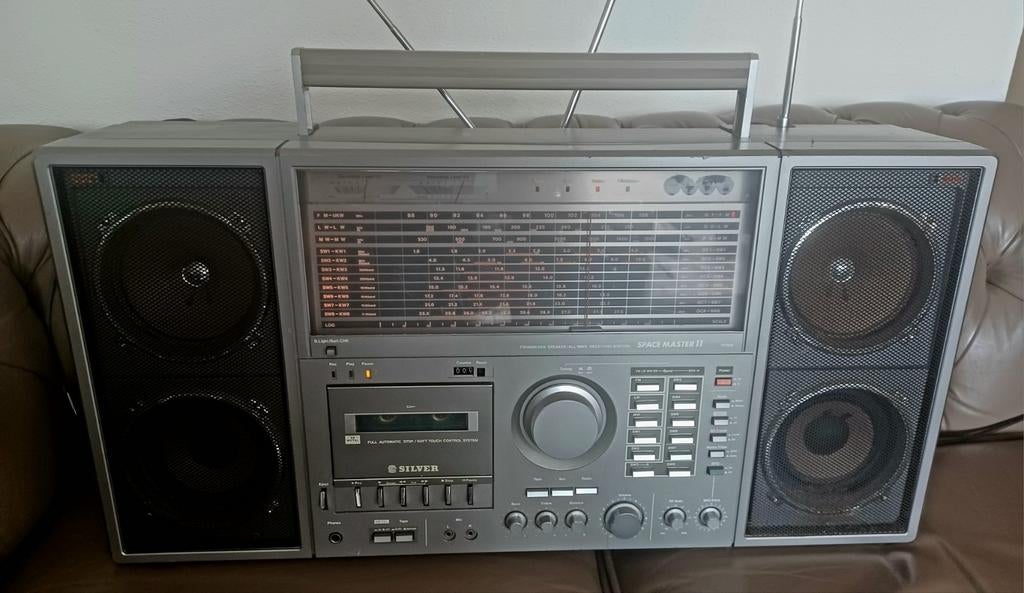 Grote wereldontvanger Silver ST-888 11-band space master, Ophalen