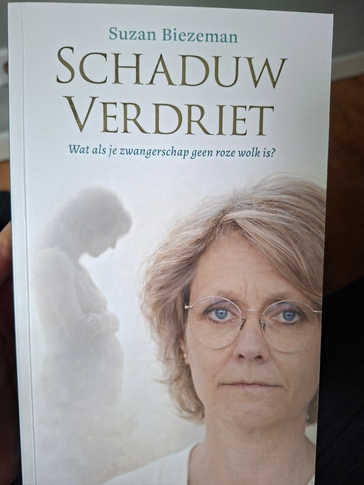 Schaduwverdriet - Gesigneerd door Suzan Biezeman, Ophalen of Verzenden, Zo goed als nieuw, Zwangerschap en Bevalling, Suzan Biezeman