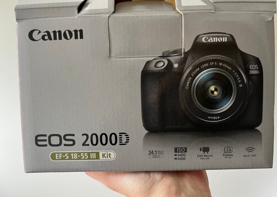 Nieuwe Canon camera EOS2000D met tas