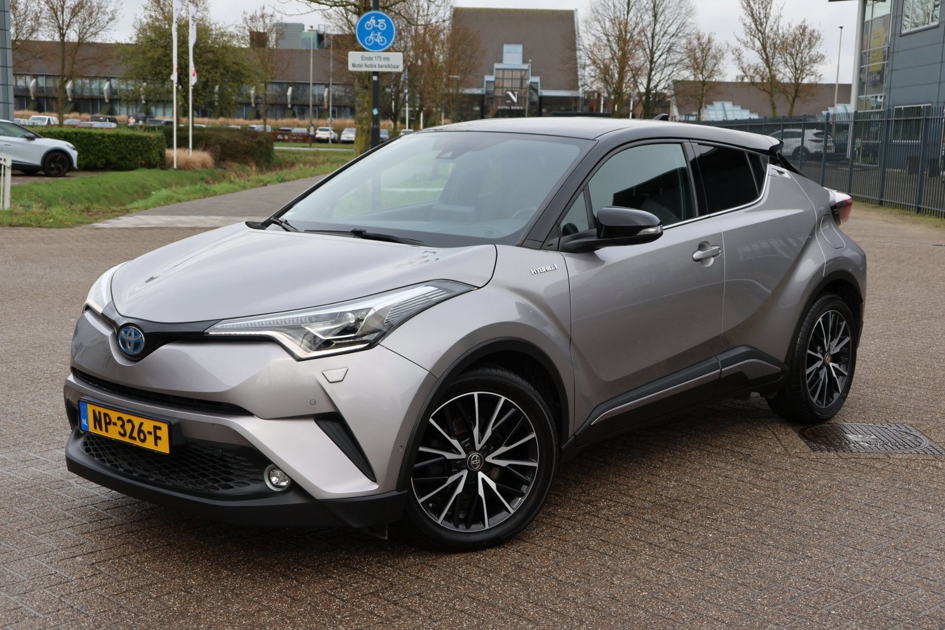 Toyota C-HR 1.8 Hybrid Bi-Tone | 98.000 km | Leder | Trekhaa, Auto's, Dealer onderhouden, 4 cilinders, 26 km/l, Hybride Elektrisch/Benzine