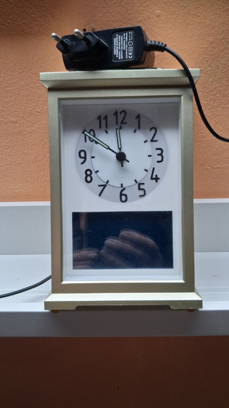 Tafelklok met analoge en digitale weergave, Ophalen of Verzenden, Zo goed als nieuw
