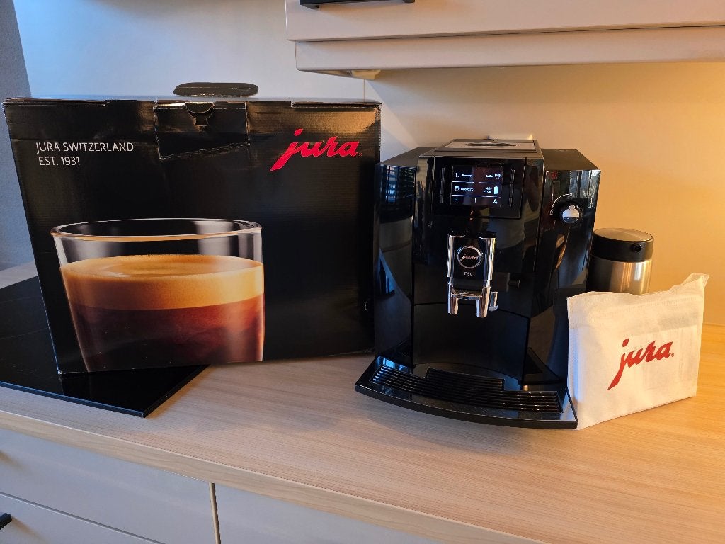 Jura E60 volautomatische koffiemachine, Gebruikt, 10 kopjes of meer, Koffiemachine, Ophalen of Verzenden