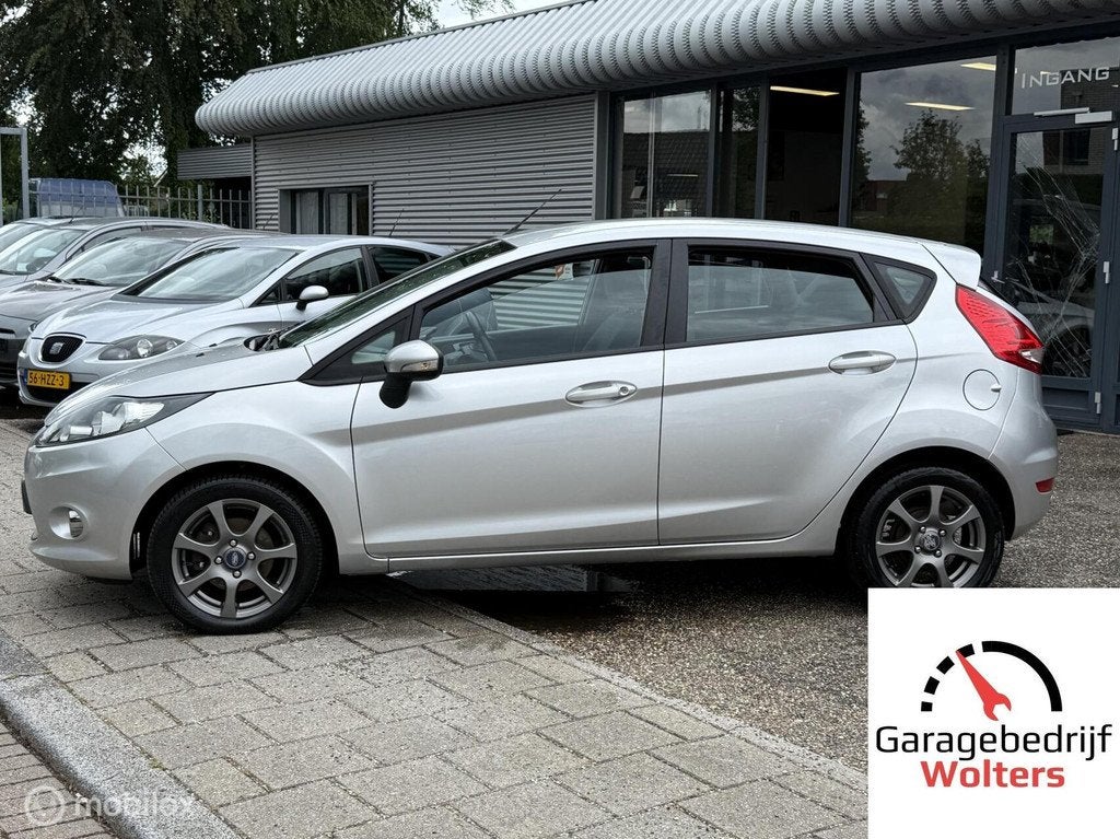 Ford Fiesta 1.25 Titanium 82pk stoelverwarm. parksens. airco, Auto's, Voorwielaandrijving, Stof, Gebruikt, 4 cilinders