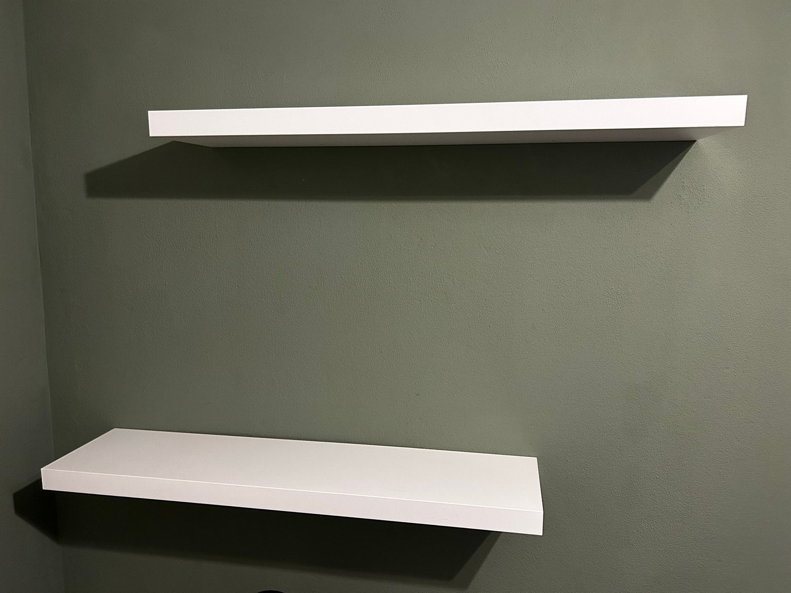 Set van 2 witte zwevende wandplanken IKEA, Ophalen of Verzenden, Zo goed als nieuw