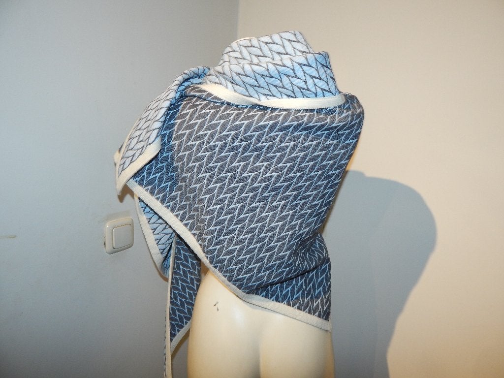 Pom Amsterdam grote driehoek shawl in motief ZGAN, Verzenden, Maat 42/44 (L), Zo goed als nieuw, Sjaal