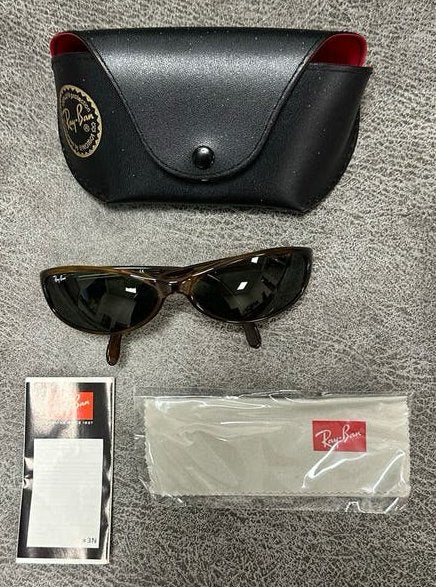 Ray-Ban kinderzonnebril met etui en doekje, Kinderen en Baby's, Ophalen of Verzenden, Zo goed als nieuw