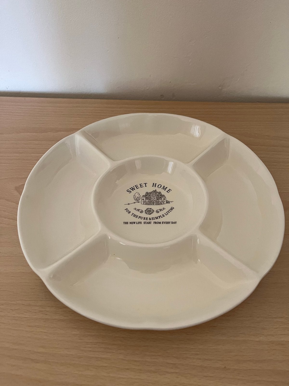 Hapjes-schaal 'Sweet Home' - Perfect voor borrels!, Huis en Inrichting, Keramiek, Landelijk/Boerenbont, Ophalen of Verzenden, Schaal of Schalen