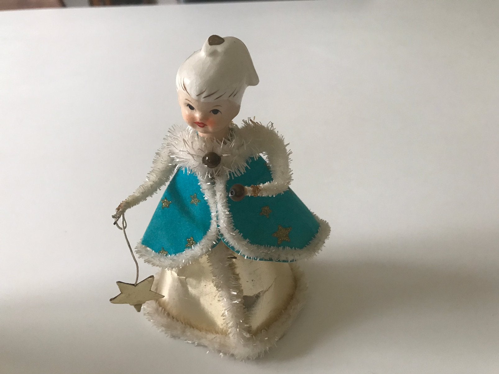 Jaren 60 kerstengel met porseleinen hoofd en chenille armen, Diversen, Ophalen of Verzenden, Zo goed als nieuw