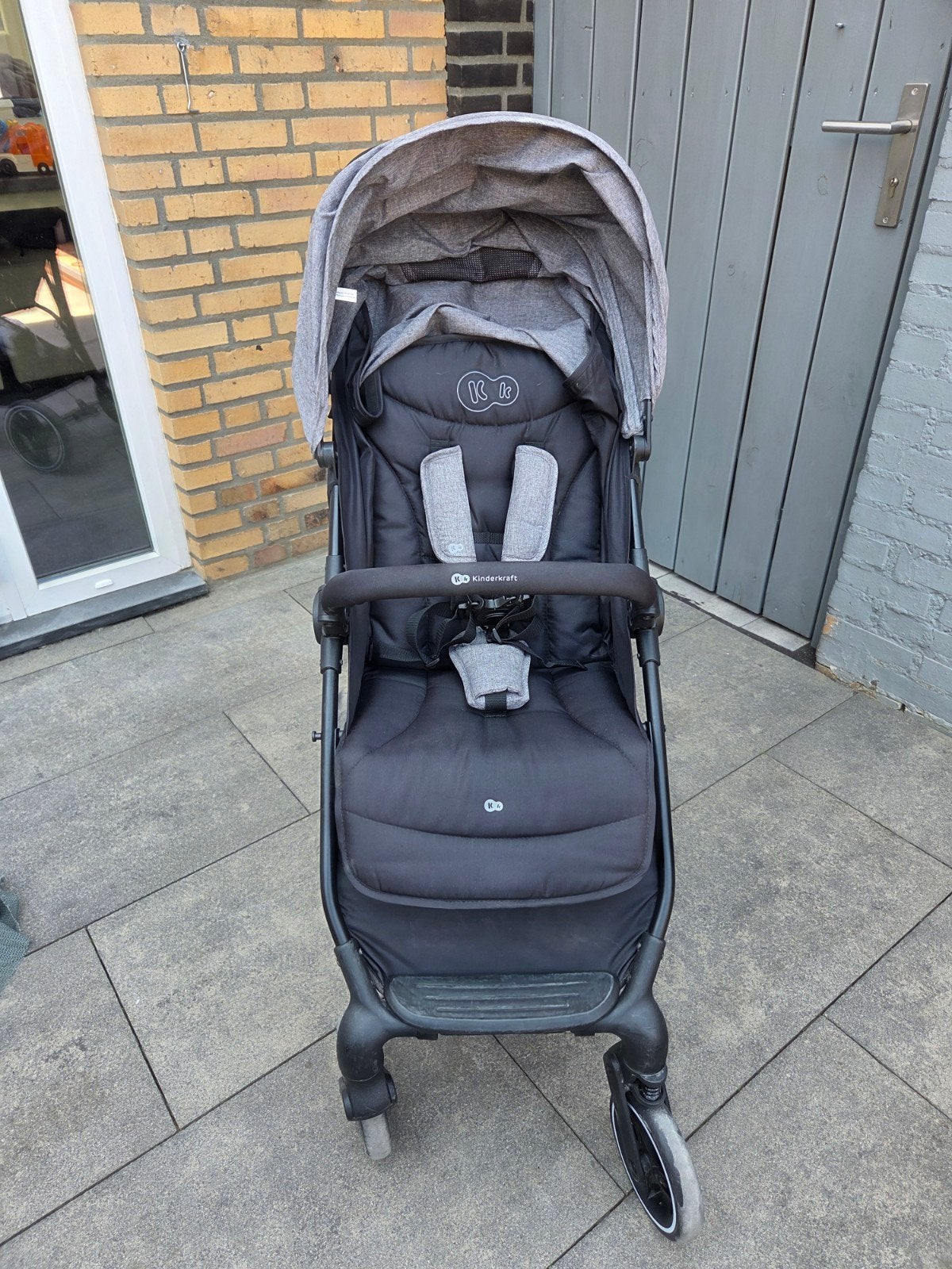 Kinderkraft Buggy Trig grijs met nieuwe regenhoes - Compact, Kinderen en Baby's, Buggy's, Ophalen, Gebruikt, Overige merken, Regenhoes