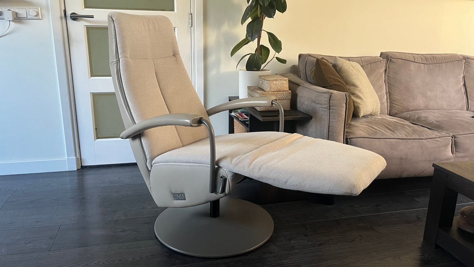 Prominent Relaxfauteuil C-100 Op Accu Taupe Grijs L XL, Huis en Inrichting, Ophalen, Minder dan 75 cm, Zo goed als nieuw, Stof