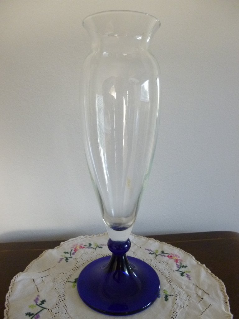 duits helder glas vaasje op blauwe voet, Zwiesel, Op voet, 20 cm, Verzenden, Blauw