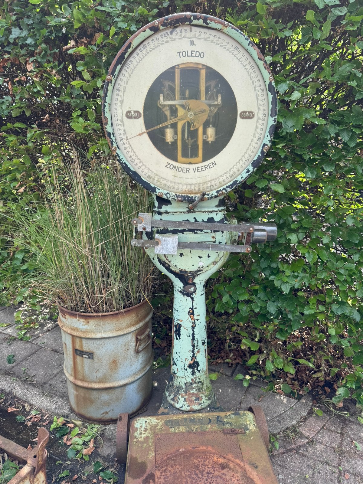 Vintage verweerde platform weegschaal, Ophalen