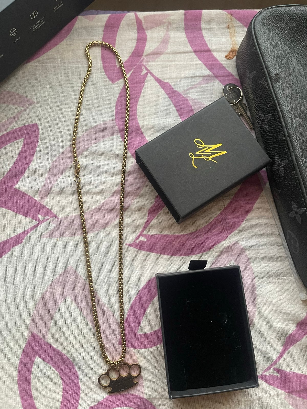 Mi vida Loca Ketting - Gouden Boksbeugel Hanger, Ophalen of Verzenden, Zo goed als nieuw, Goud, Met hanger