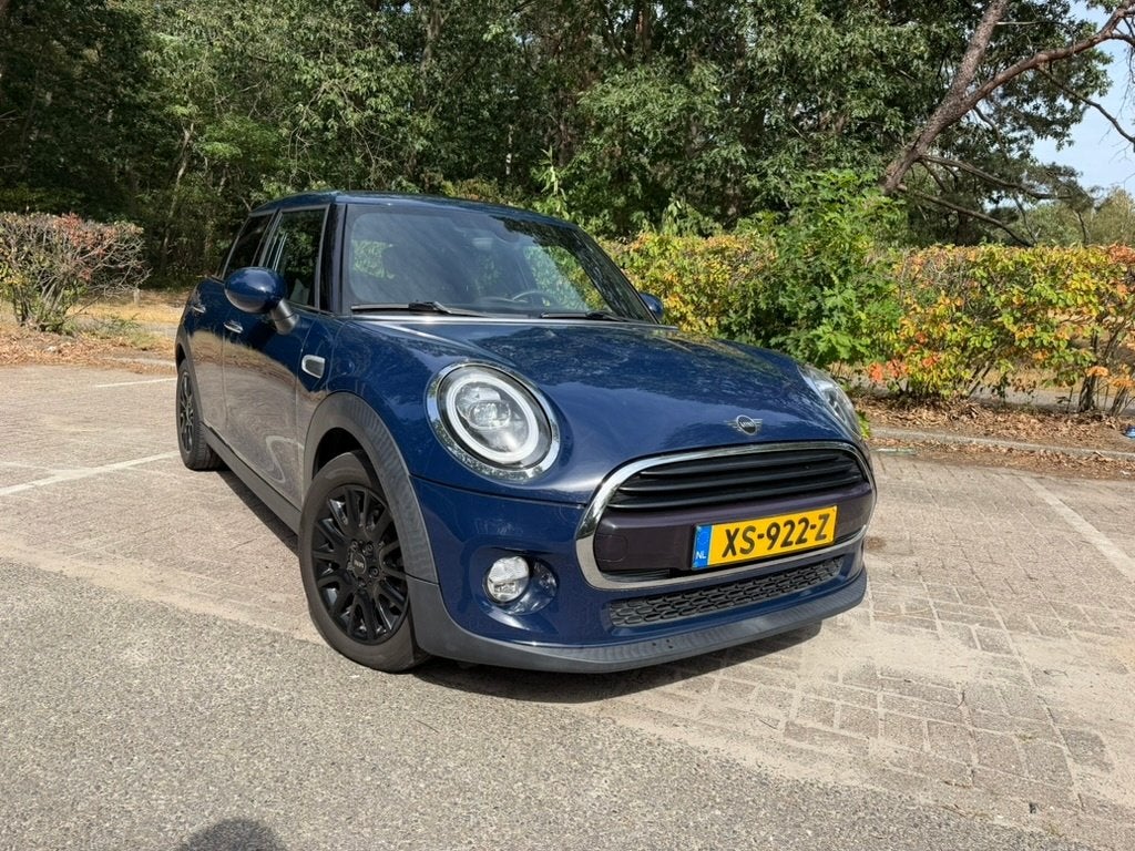Mini Cooper 5-deurs | 56.300KM | CarPlay | Blauw met zwart, Voorwielaandrijving, Zwart, 1165 kg, Blauw