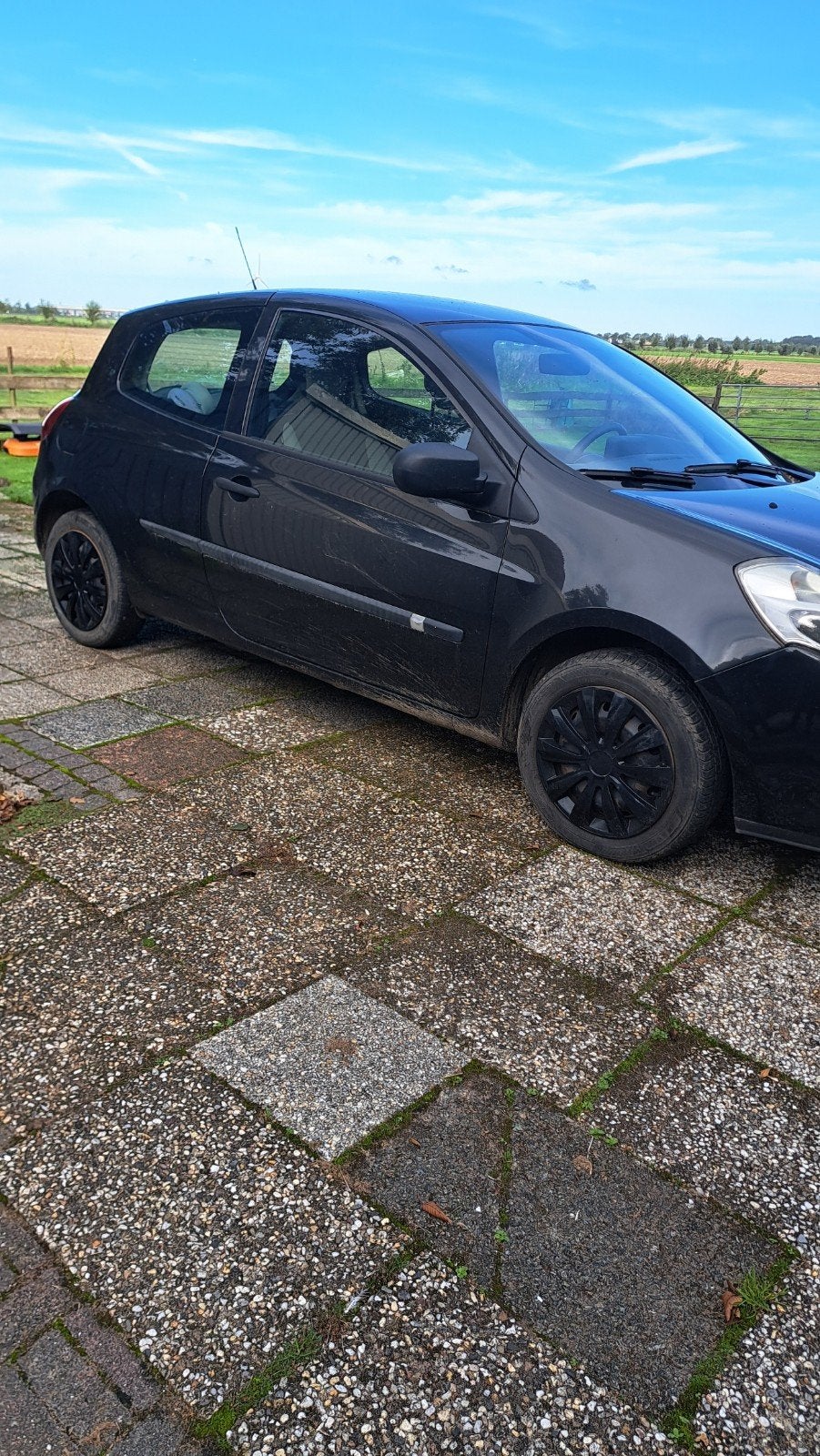 Foto 5 van Renault Clio 1.2 16V 75 pk 3D 2009 Zwart