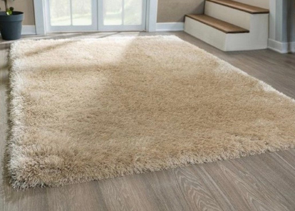 Hoogpolig vloerkleed zandkleur met glittergaren 200 x 290 cm, Huis en Inrichting, Ophalen, Beige, 200 cm of meer, Zo goed als nieuw