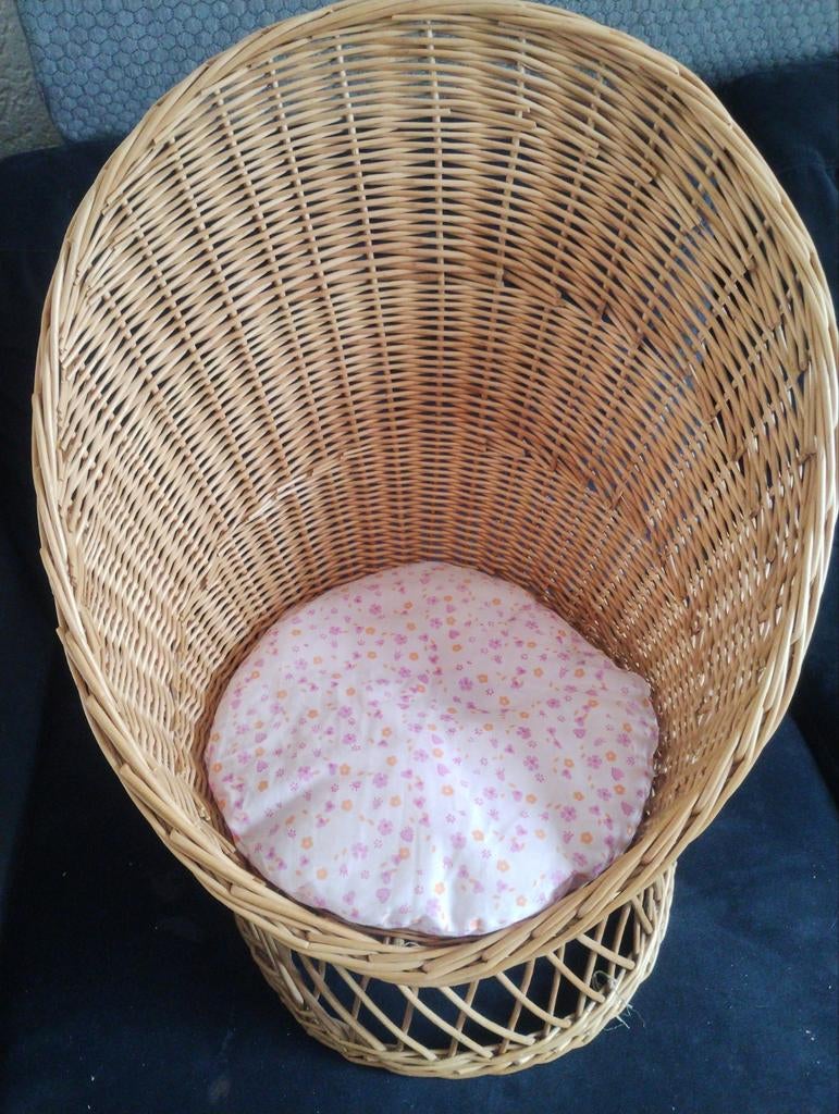 Rotan poppenstoel met kussentje, Ophalen