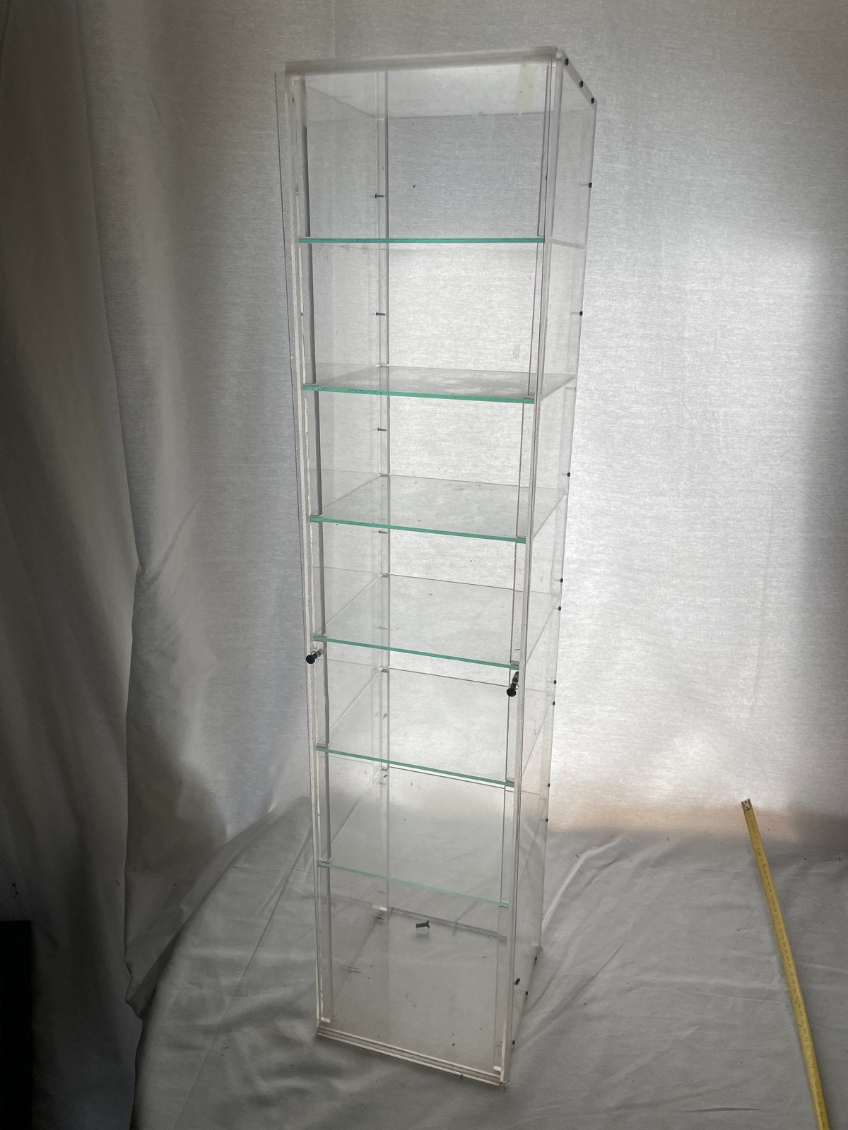 Plexiglas vitrinekast met glazen planken (83x19x18 cm), Ophalen, Met plank(en), Gebruikt, Minder dan 25 cm