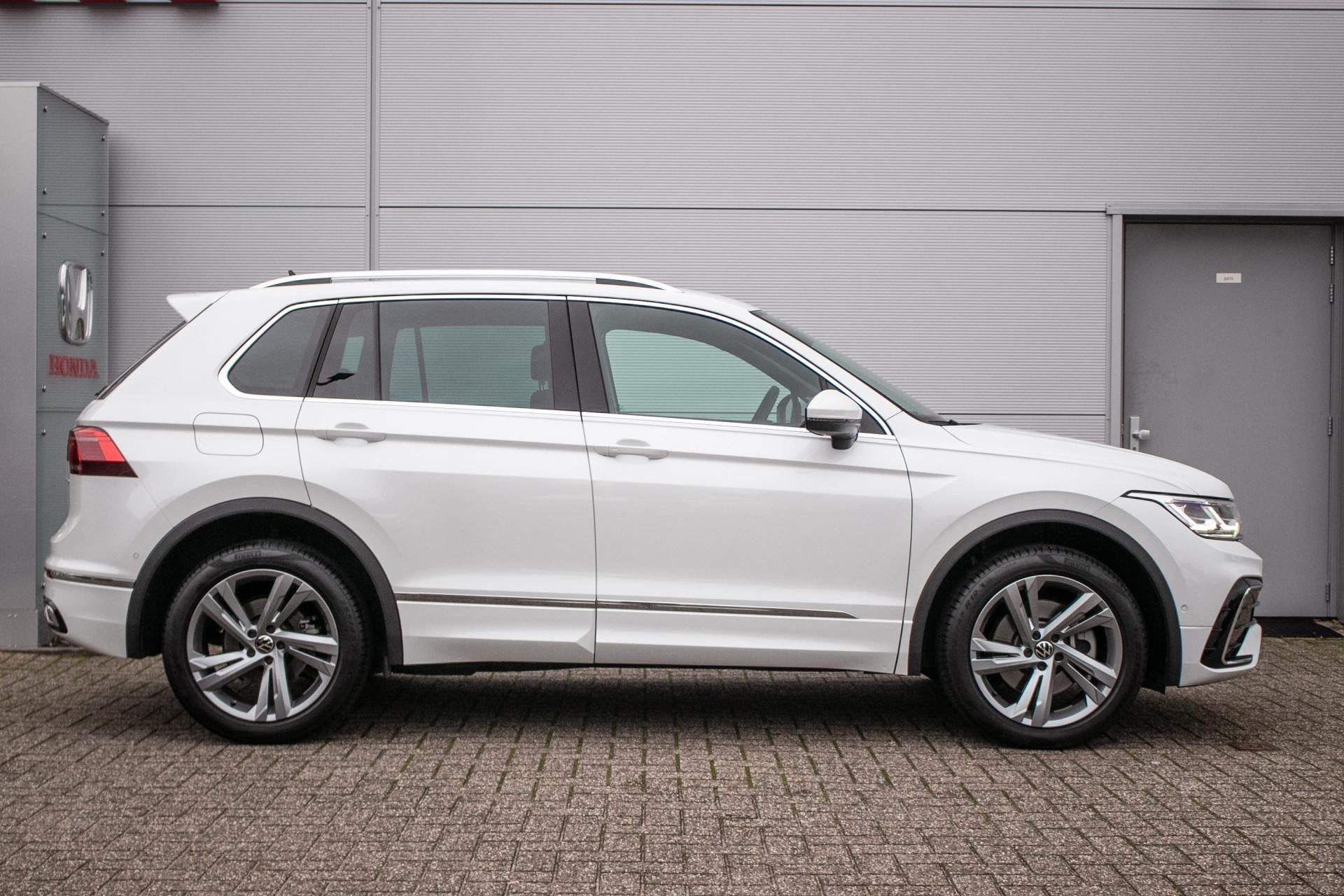 Volkswagen Tiguan 1.4 TSI eHybrid R-Line Business+ - Trekhaa, Auto's, Dealer onderhouden, Stof, Euro 6, Automatische klimaatregeling
