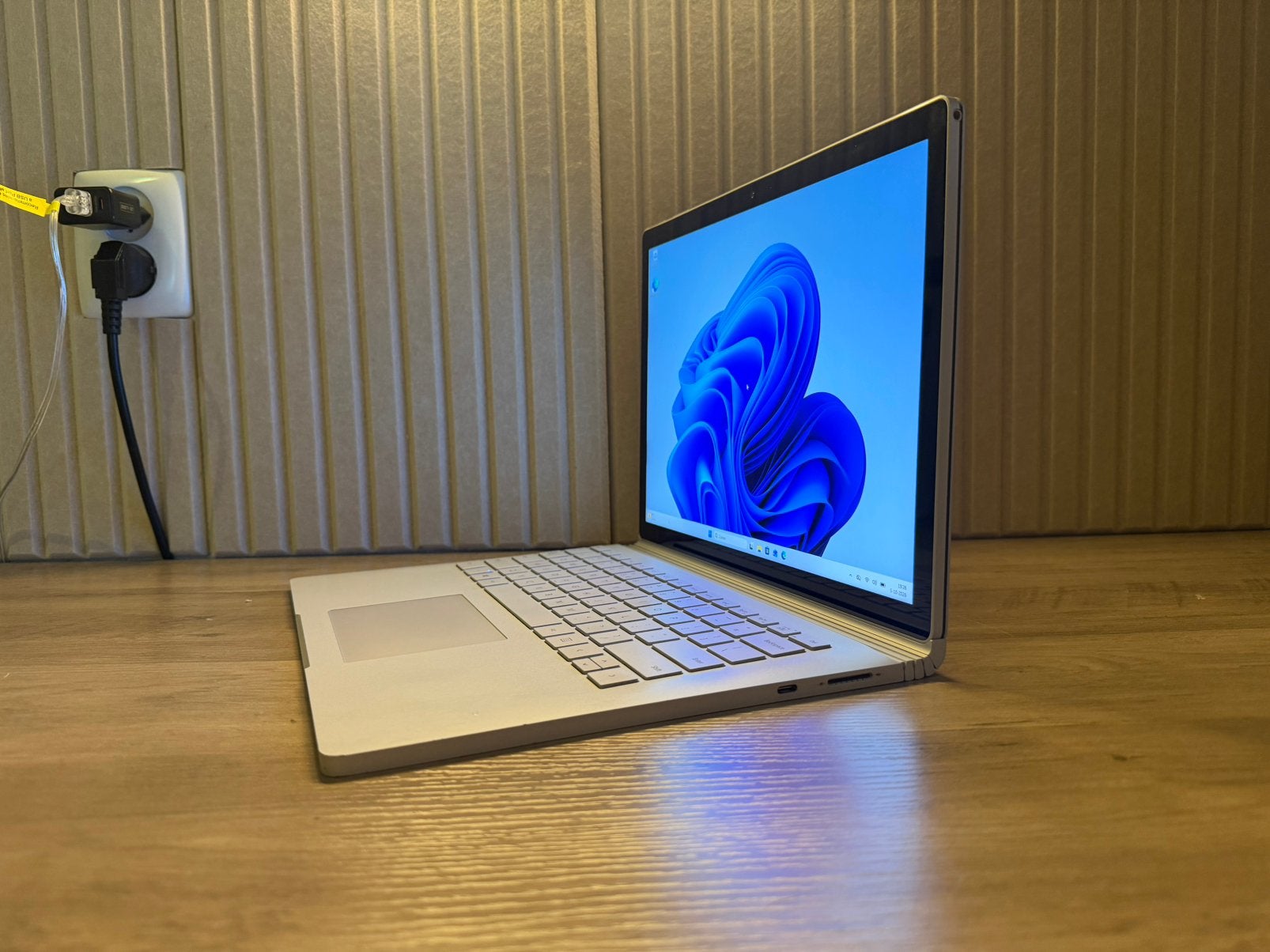Microsoft Surface Book 2 i7 8GB RAM 256GB GTX 1050 (2-in-1), Computers en Software, 2 tot 3 Ghz, Qwerty, ., 8 GB