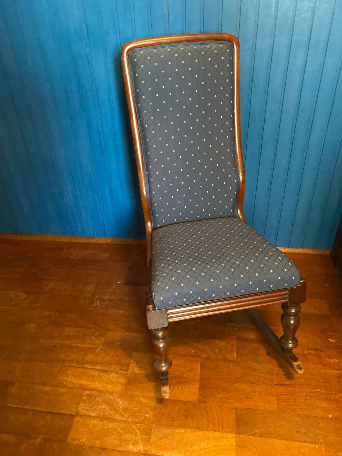 Antieke stoel met blauwe bekleding, Antiek en Kunst, Antiek | Meubels | Stoelen en Banken, Ophalen