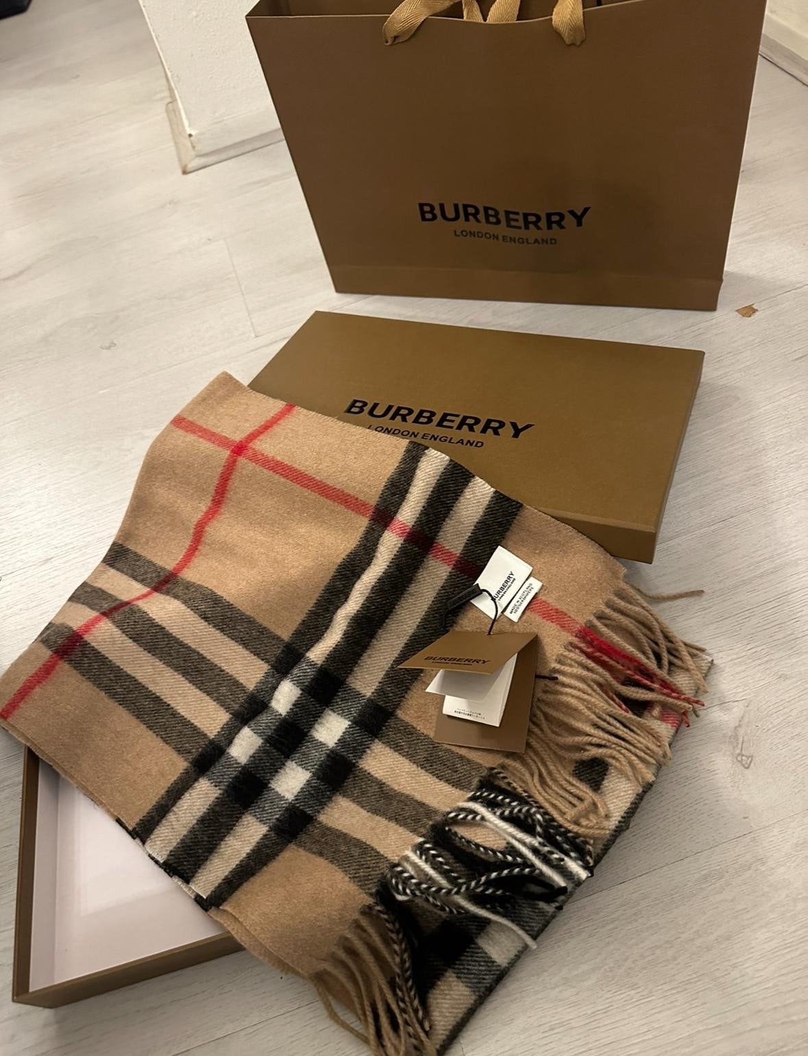Burberry sjaals - Diverse kleuren, inclusief tasjes, Ophalen of Verzenden, Nieuw, Maat 46/48 (XL) of groter, Sjaal