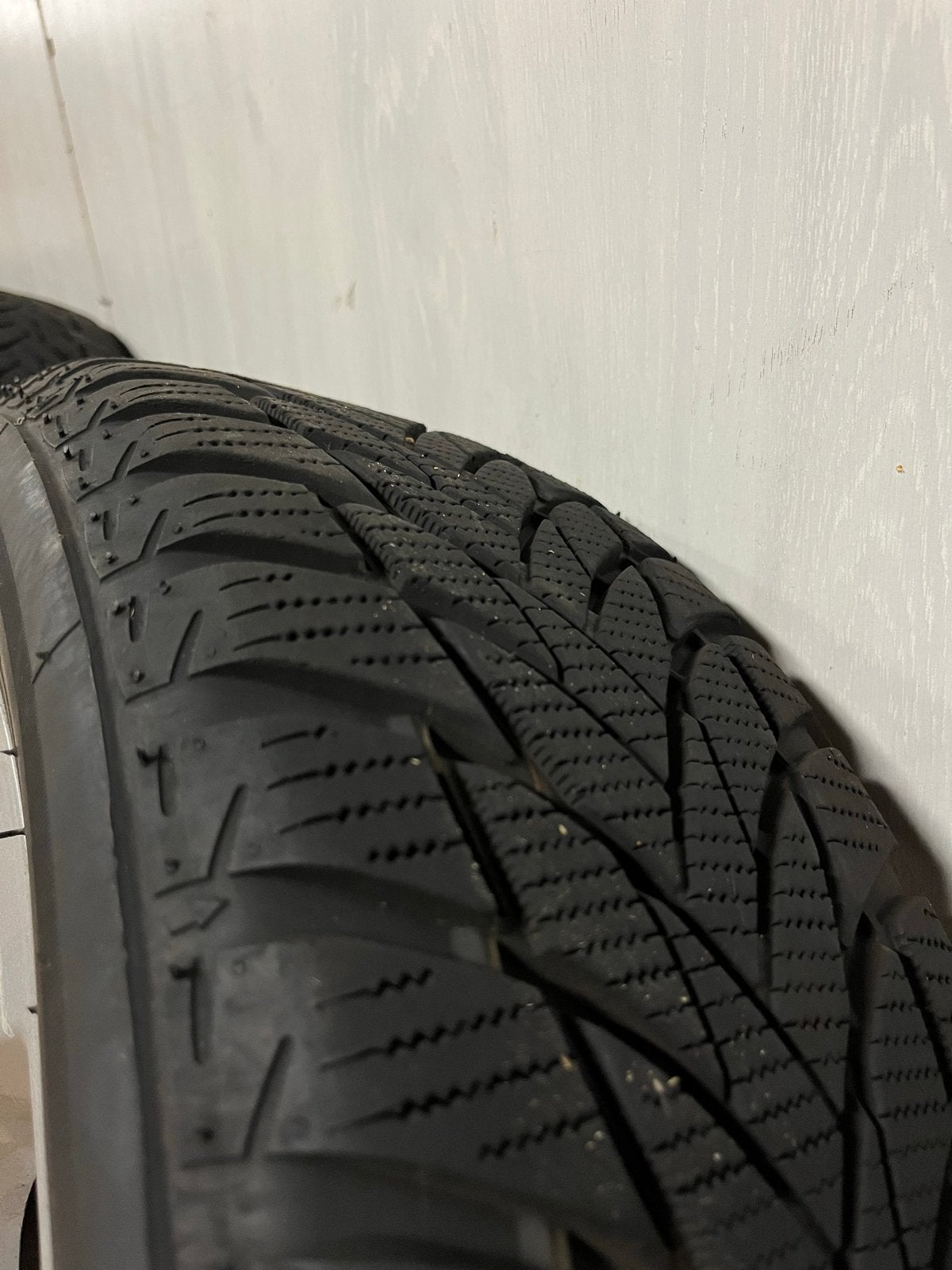 Suzuki Swift velgen met winterbanden 185/60 R15  (3-5 mm), Ophalen, Gebruikt, 15 inch, Band(en)