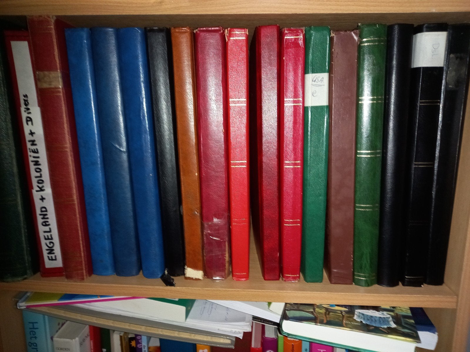 Grote verzameling postzegels en bankbiljetten, Ophalen