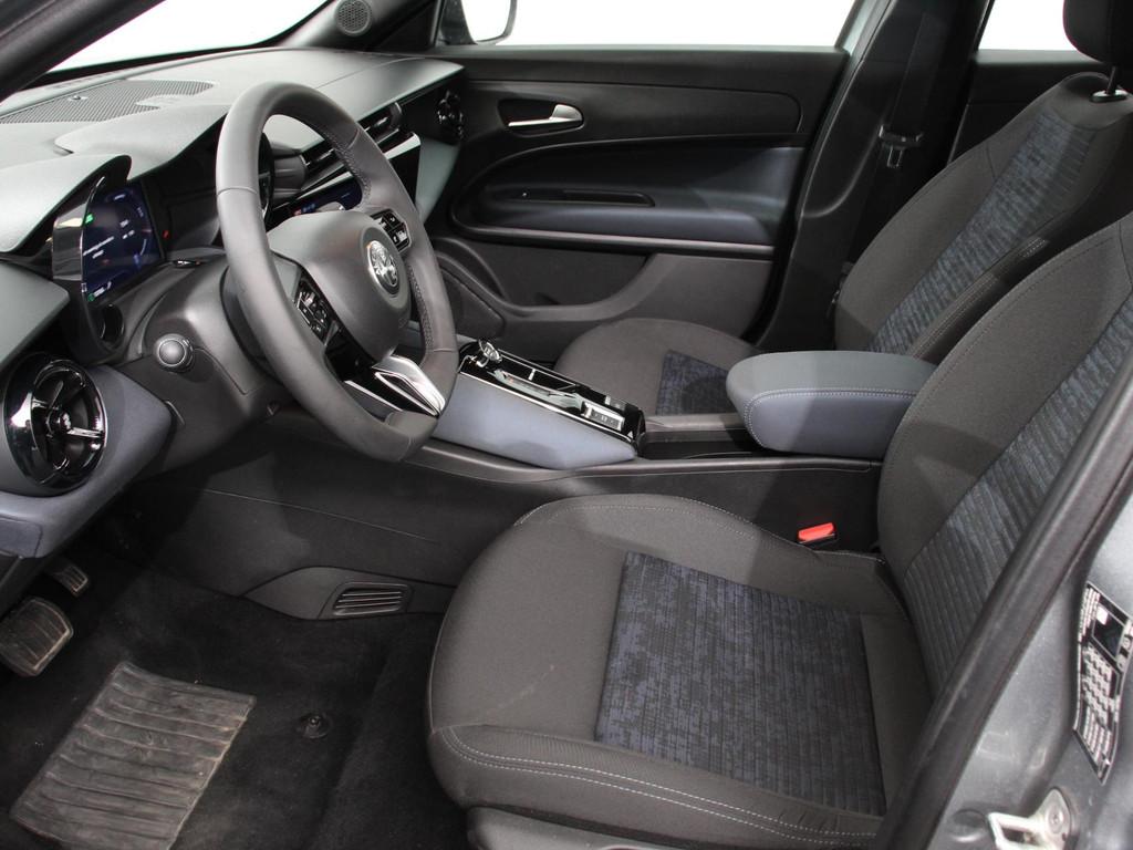 Alfa Romeo Junior Elettrica Automaat 156PK Adaptieve Cruise, Auto's, Alfa Romeo, 413 km, Stof, Gebruikt, Parkeersensor