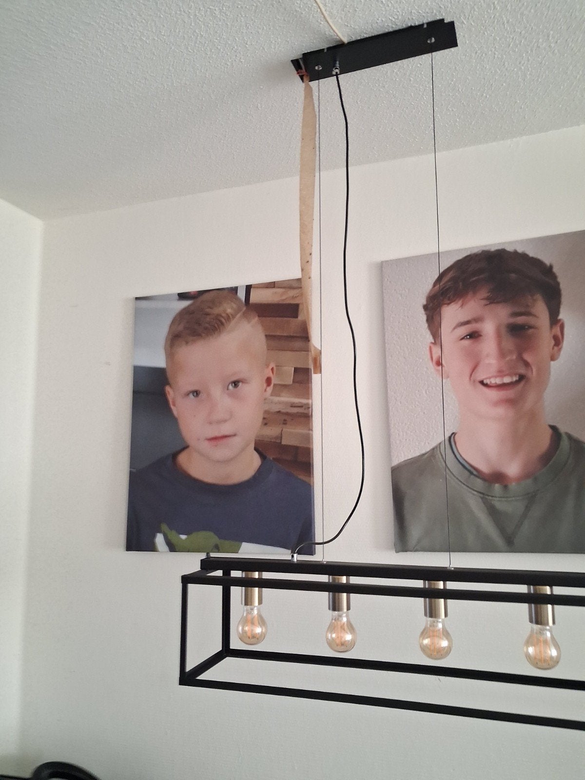 2 zwarte hanglampen voor 20 euro, Ophalen, Zo goed als nieuw, Metaal