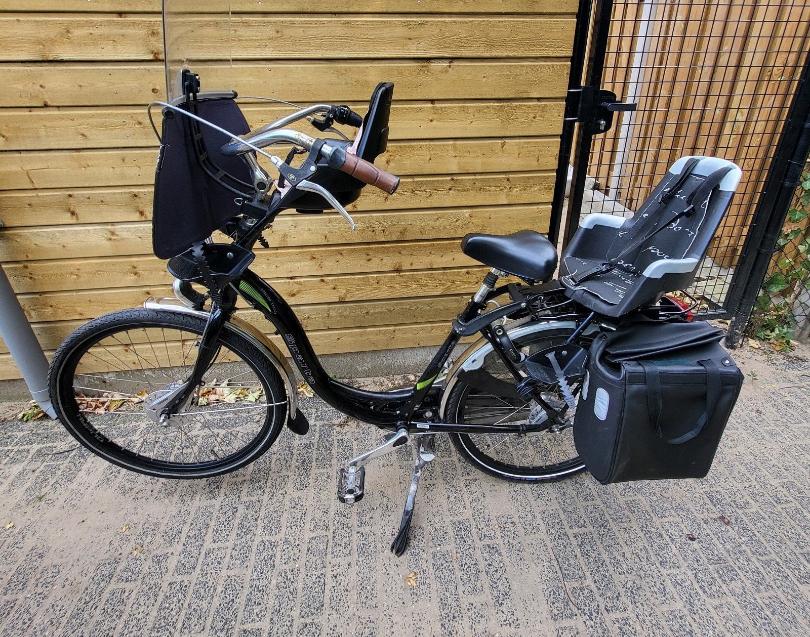 Sparta mamafiets met kinderzitjes en fietstassen, Ophalen, Sparta, Versnellingen, Trommelrem