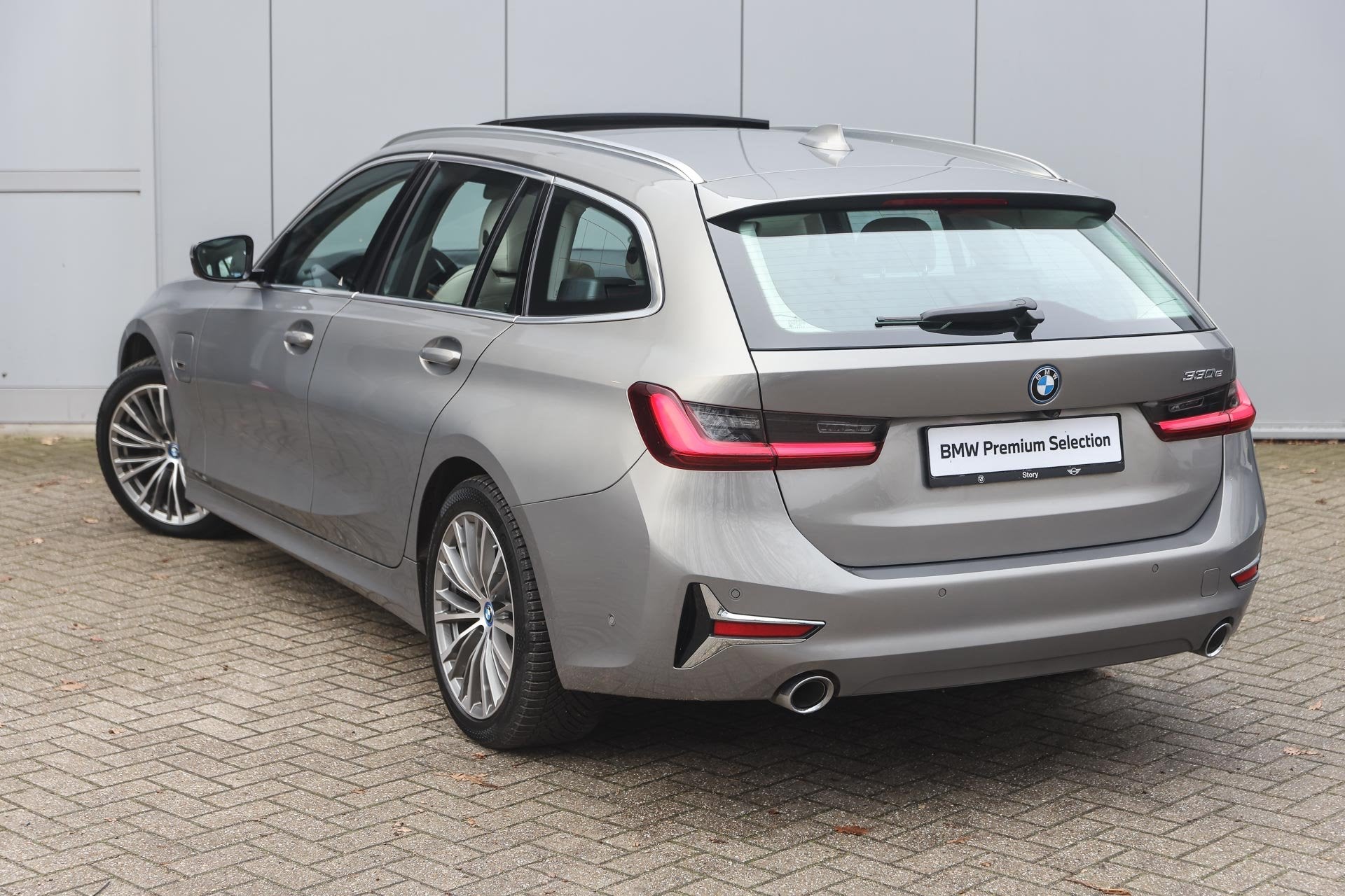 BMW 3 Serie Touring 330e High Executive Luxury Line Automaat, Achterwielaandrijving, Gebruikt, 4 cilinders, Met garantie (alle)
