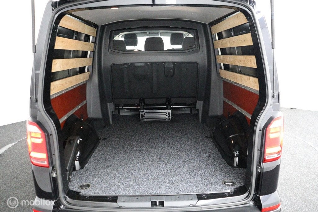 Volkswagen Transporter 2.0 TDI L2H1 DC 4Motion Highline BTW, 15 km/l, Euro 6, 150 pk, 2500 kg