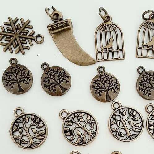 SALE: Partij 25x bedels bronskleurig 15-25mm., Ophalen of Verzenden, Nieuw, Bedel