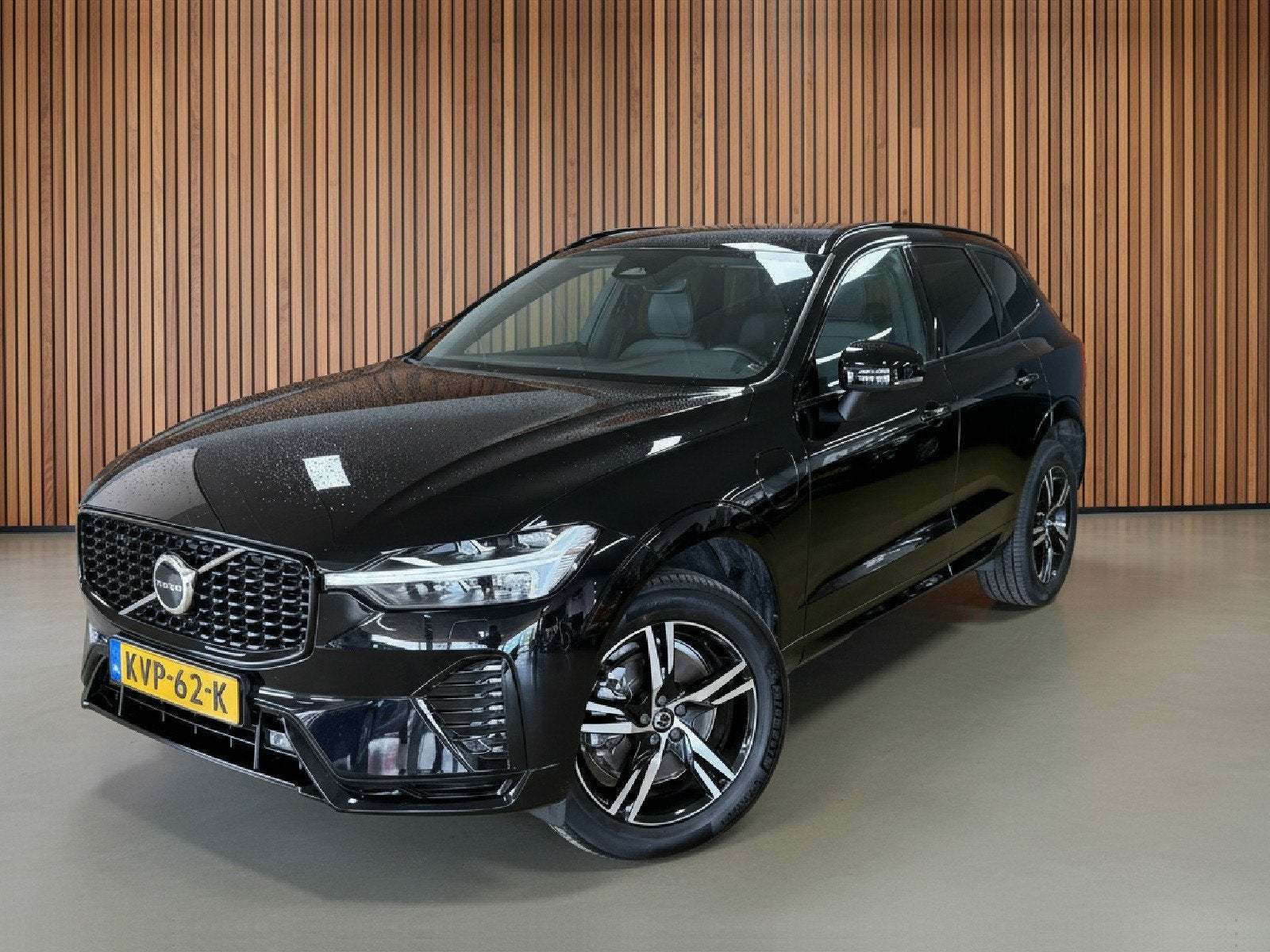 Volvo XC60 2.0 T6 Plug-in hybrid AWD R-Design | Elektr. Trek, Automaat, Gebruikt, Euro 6, 4 cilinders