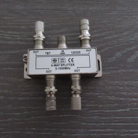 4-way splitter 5-1000MHz, Ophalen of Verzenden, Gebruikt, 2 tot 5 meter, Interlink-kabel