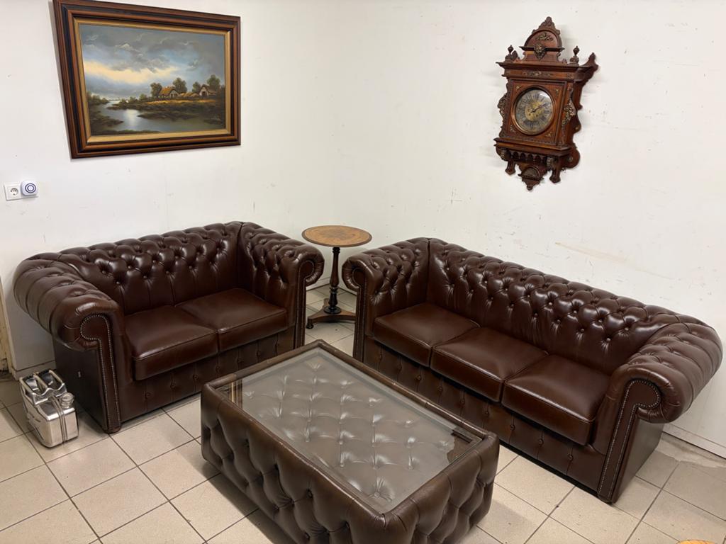 Chesterfield 2- en 3-zits bank met salontafel