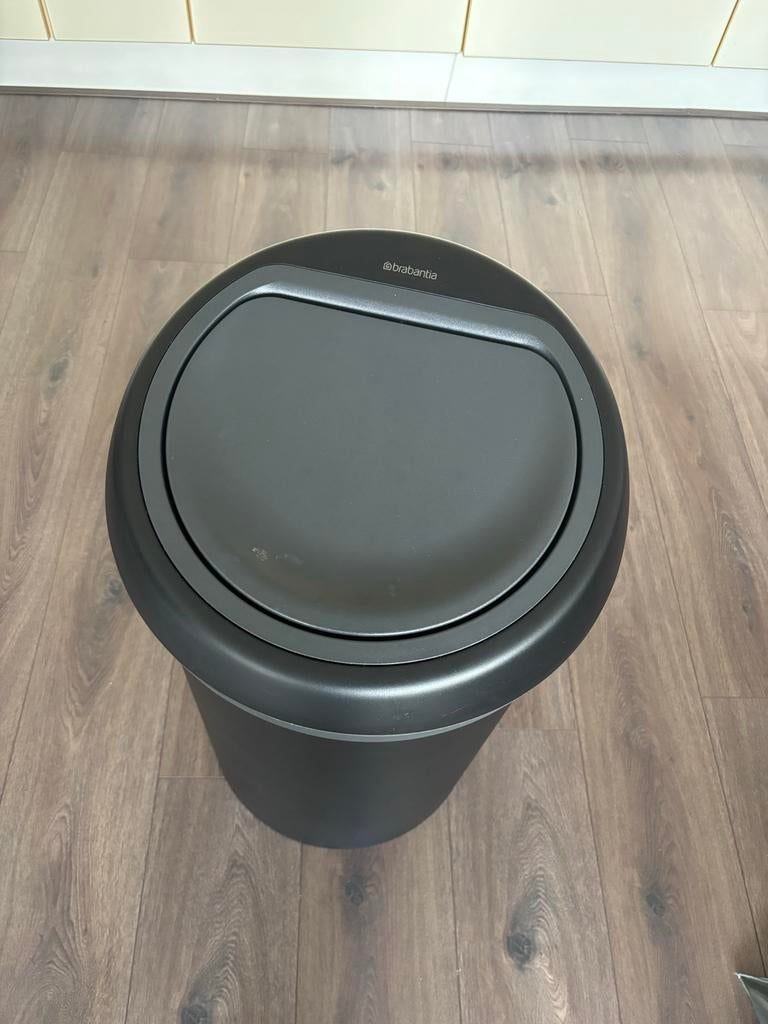 Brabantia Touch Prullenbak 60 liter, Huis en Inrichting, Woonaccessoires | Prullenbakken, Ophalen, Kunststof, 50 tot 75 cm, 40 liter of meer