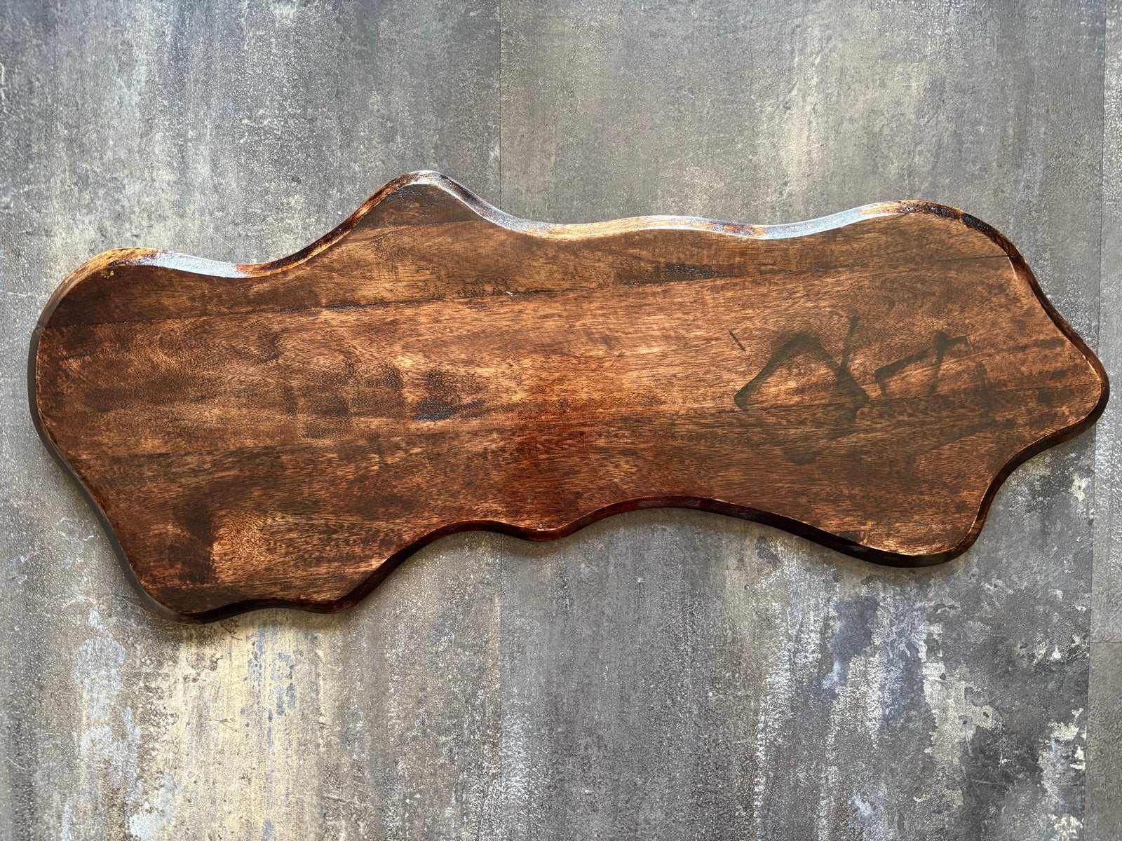 Rustiek decoratief houten dienblad, organische vorm, Huis en Inrichting, Woonaccessoires | Dienbladen, Ophalen of Verzenden, Gebruikt