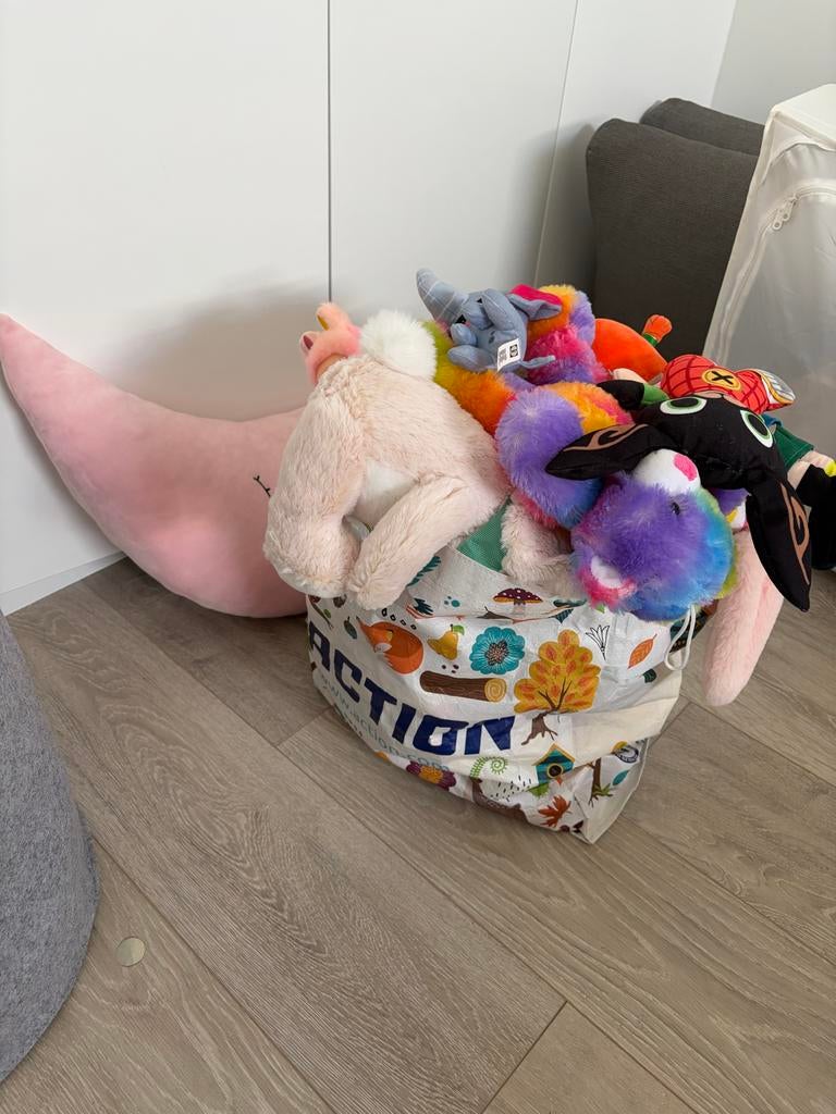 Grote tas vol diverse knuffels, Gebruikt, Overige typen, Ophalen of Verzenden, Peppa Pig