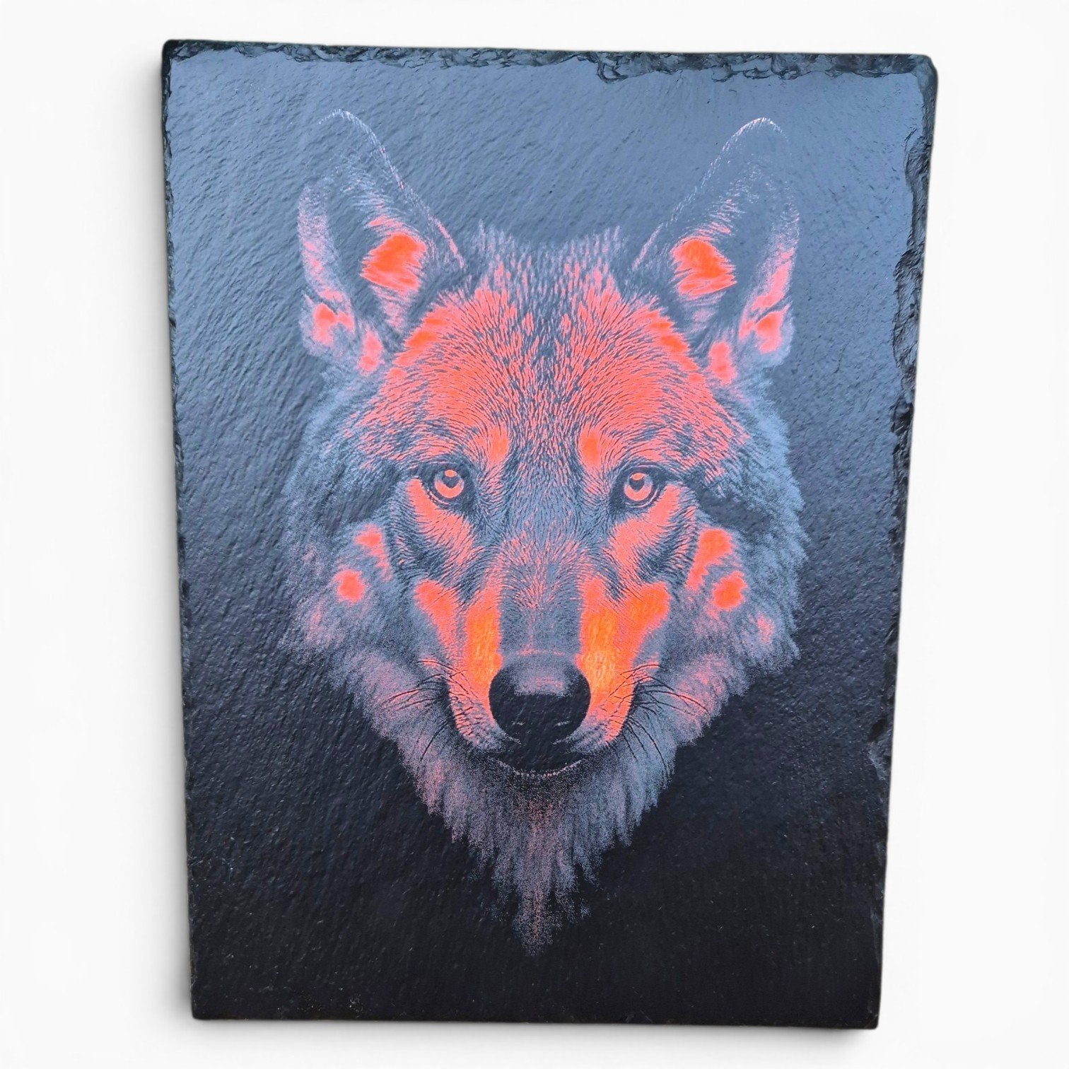 Lasergegraveerde leisteen – Wolf in neon oranje – 24x32 cm, Steen/keramiek, Ophalen of Verzenden, 24 cm, Eigen ontwerp
