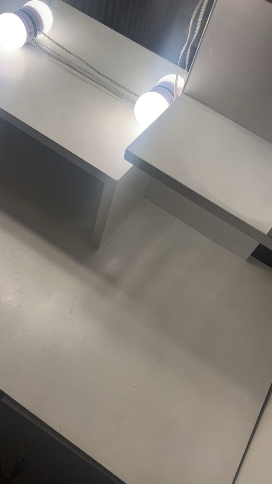 Foto 3 van Make-up tafel met spiegel en verlichting