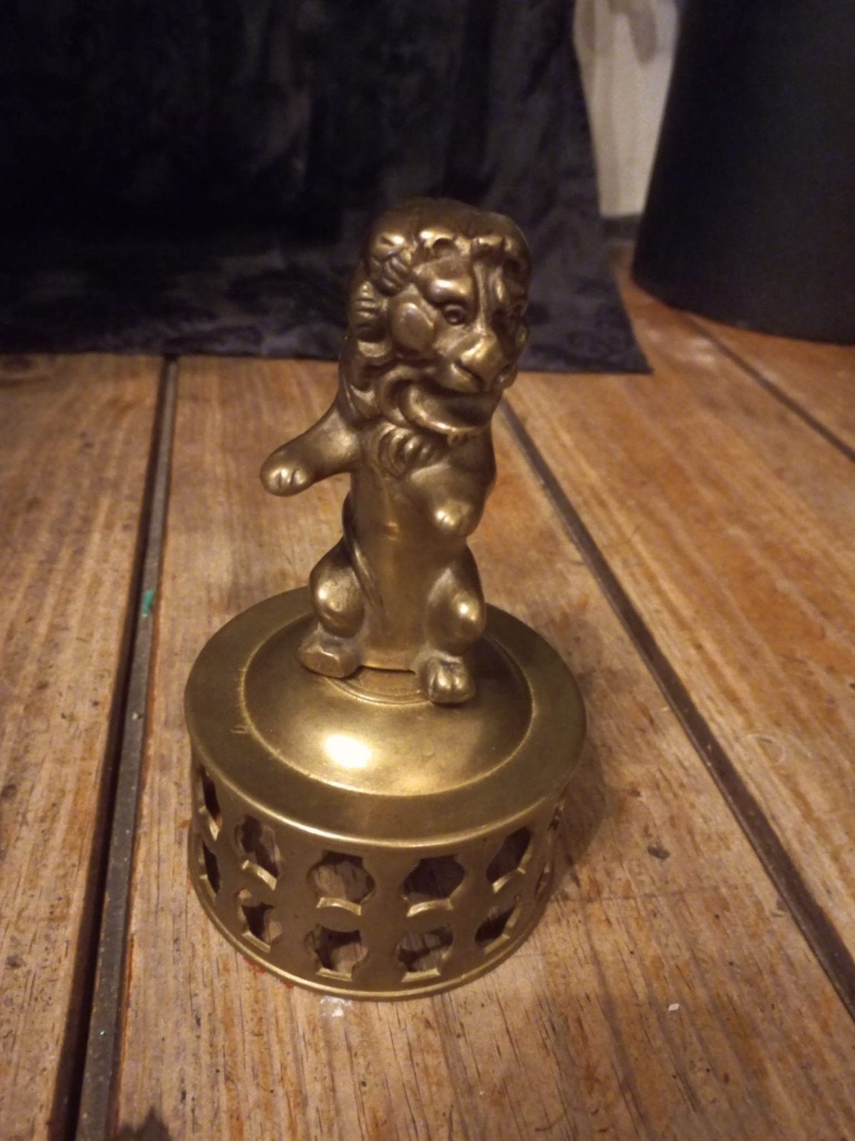 Antieke bronzen leeuw op sokkel, Antiek en Kunst, Ophalen, Brons